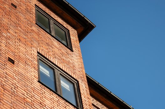 Bilde viser mursteinsfasaden til sameiet