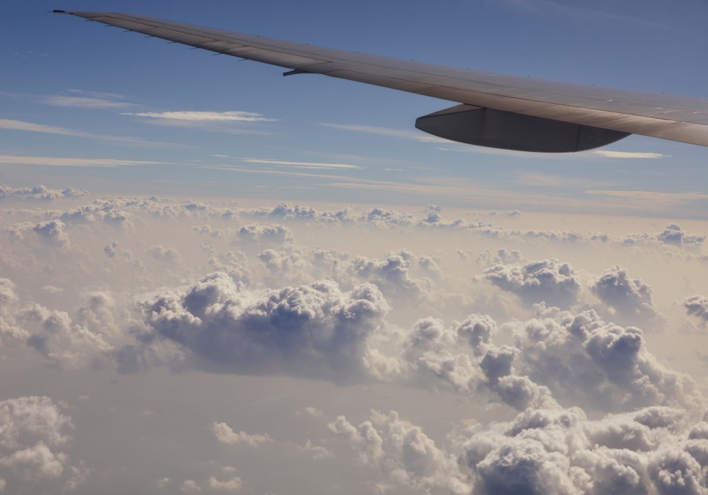 Illustrasjonsfoto: fly over skyene