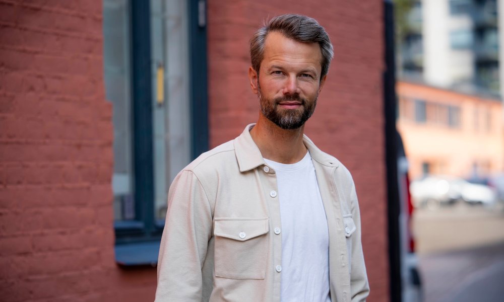 Portrett av Øyvind Bendz Strøm, pensjonsrådgiver i Storebrand. 