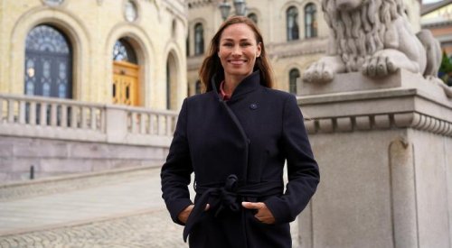 Spare- og forbrukerøkonom Cecilie Tvetenstrand ved Løvebakken foran Stortinget.