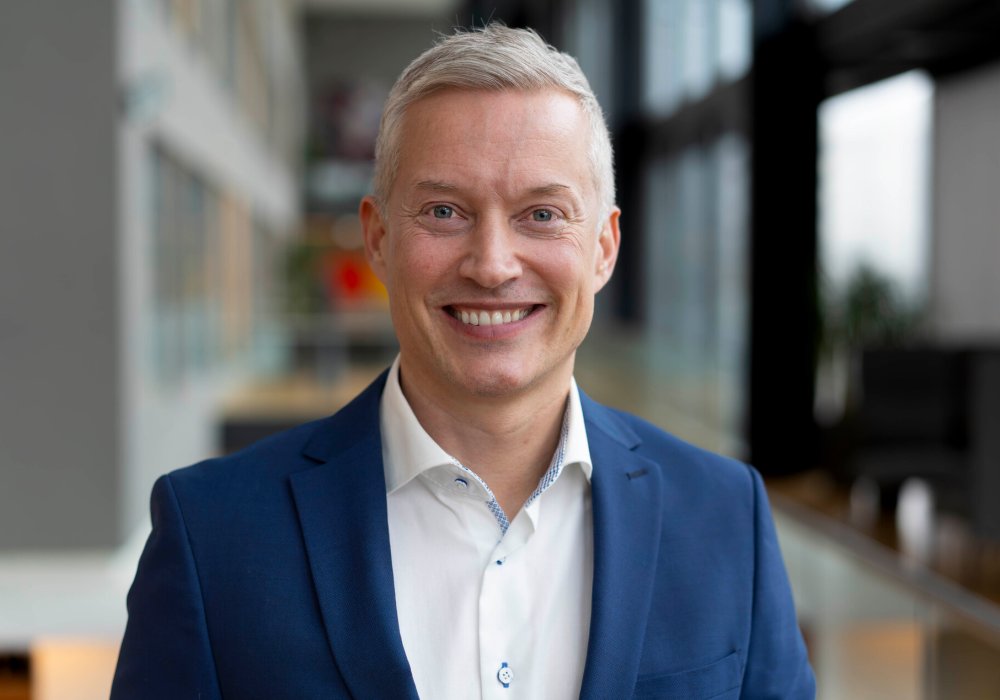 Portrettbilde av Robert Henriksen, senior kommunikasjonsrådgiver i Storebrand.