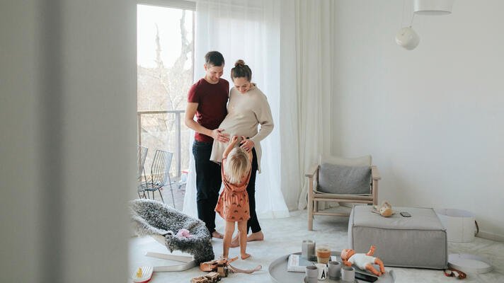En familie på fire som trenger større bolig.