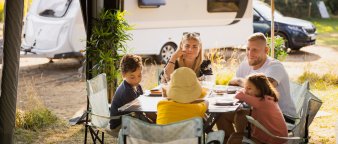 Illustrasjonsfoto: familie på campingferie Illustrasjonsfoto: familie på campingferie