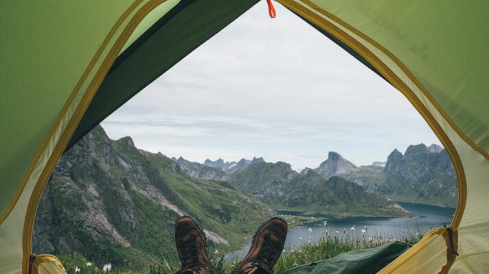 Illustrasjonsfoto: vi nyter utsikten fra teltåpningen