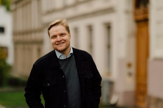 Portrett av Håvard Solheim i Kron Portrett av Håvard Solheim i Kron