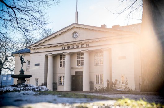 Oslo børs i solskinn Oslo børs i solskinn
