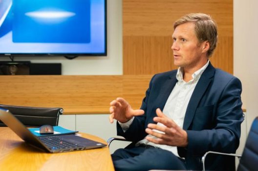 Portrett av Helge Mathisen på møterom hos Storebrand på Lysaker. Portrett av Helge Mathisen på møterom hos Storebrand på Lysaker.