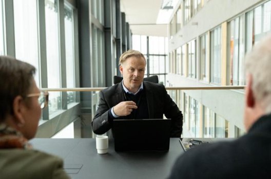 Rådgiver Eigil Olsen i møte med familien Olsen Rådgiver Eigil Olsen i møte med familien Olsen