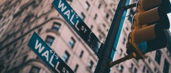 Skilt til Wall Street i New York. Skilt til Wall Street i New York.
