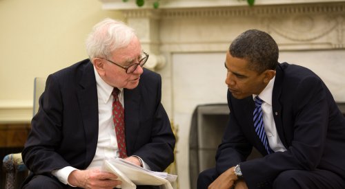 Warren Buffett og Barak Obama i samtale.