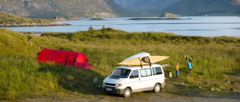 Illustrasjonsferie: mor og barn på campingferie Illustrasjonsferie: mor og barn på campingferie